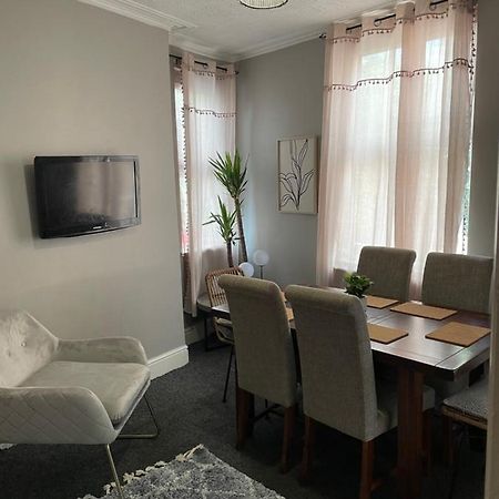 שפילד Perfect For Large Groups, Sleeps 15 Close To City Centre מראה חיצוני תמונה