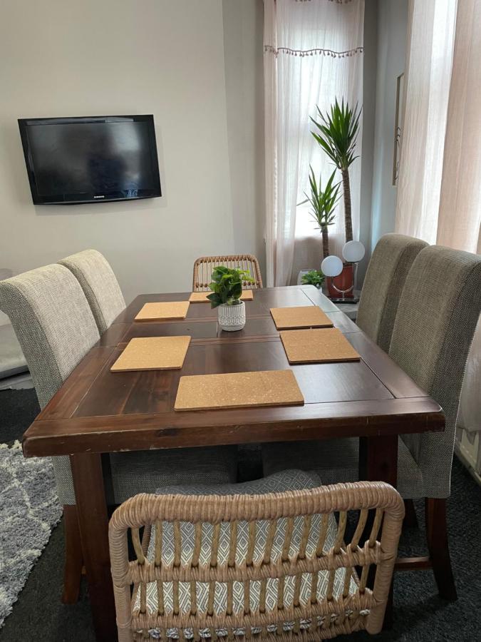 שפילד Perfect For Large Groups, Sleeps 15 Close To City Centre מראה חיצוני תמונה